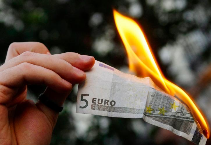Στο «τρενάκι του τρόμου» ανέβηκε το ευρώ