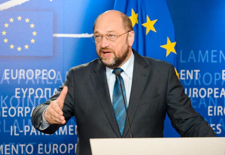 Ο Schulz εξίσου δημοφιλής με την Merkel