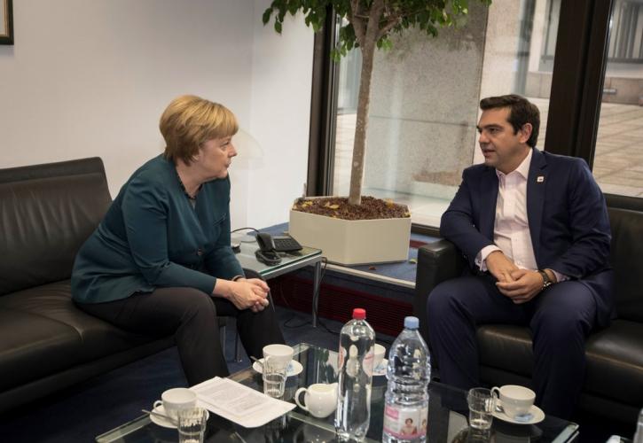 Τήρηση των συμφωνιών ζήτησε ο Τσίπρας από Hollande - Merkel
