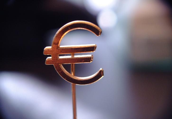 Tο ευρώ υποχωρεί 0,47% έναντι του δολαρίου