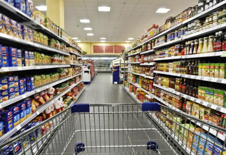 Συρρικνώνεται ο τζίρος στο λιανεμπόριο τροφίμων - Κόβουν είδη πρώτης ανάγκης οι καταναλωτές 