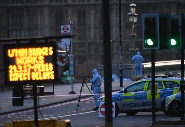 Τέσσερις νεκροί από την τρομοκρατική επίθεση στο Λονδίνο (pics & vid)