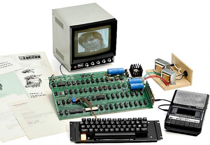 Στο σφυρί βγαίνει ο πρώτος υπολογιστής της Apple (vid)