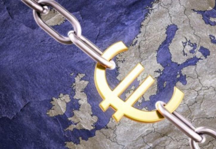 Το ευρώ ακροβατεί μεταξύ ενοποίησης και λαϊκισμού
