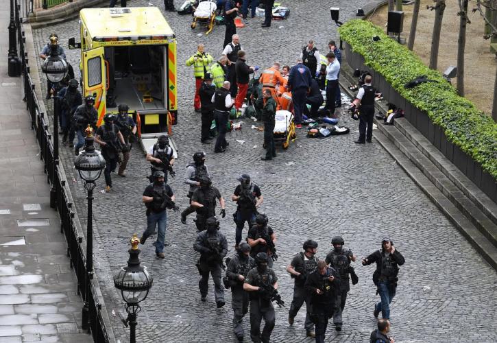Επίθεση στο Λονδίνο: Υπέκυψε στα τραύματά του ένας 75χρονος