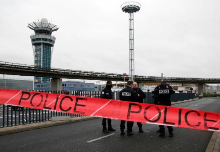 Δύο ύποπτοι κρατούνται για την επίθεση στο αεροδρόμιο του Ορλί
