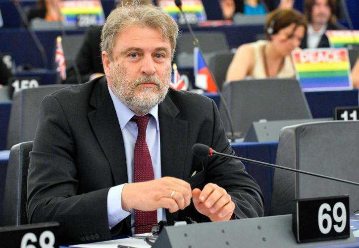 «Ειδικό καθεστώς της Ελλάδας στην ΕΕ» προτείνει ο Μαριάς