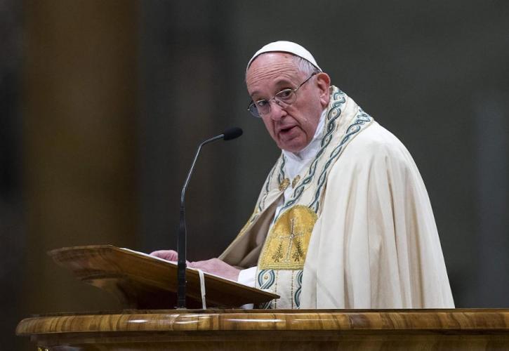 Πάπας: Καταγγέλλει «βάρβαρη» επίθεση εναντίον χριστιανών
