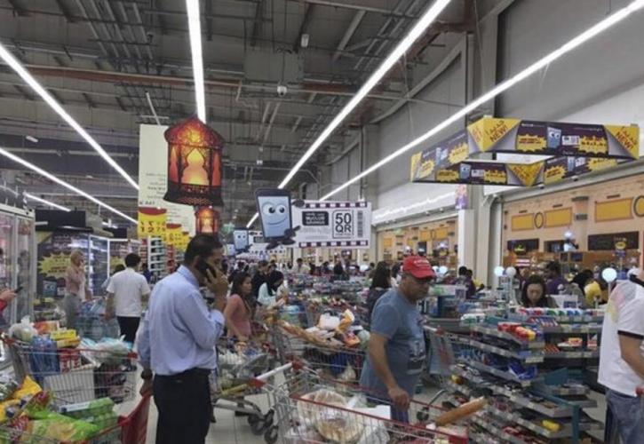 Σε κατάσταση πανικού στο Κατάρ – Ουρές στα σούπερ μάρκετ
