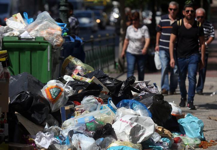  «Βουνό» τα σκουπίδια λόγω κινητοποιήσεων της ΠΟΕ-ΟΤΑ