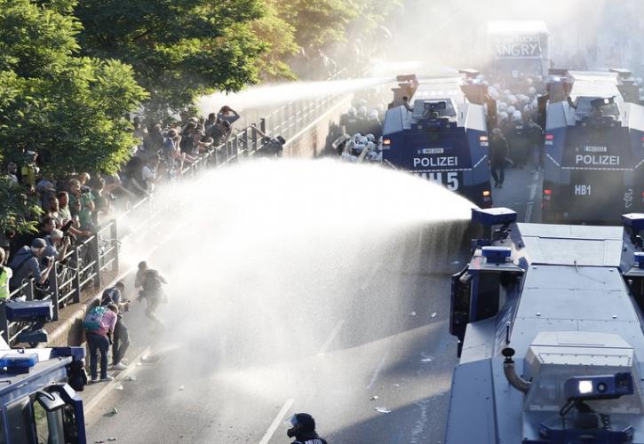 Επεισόδια στη διαδήλωση κατά της G20 στο Αμβούργο (pics)
