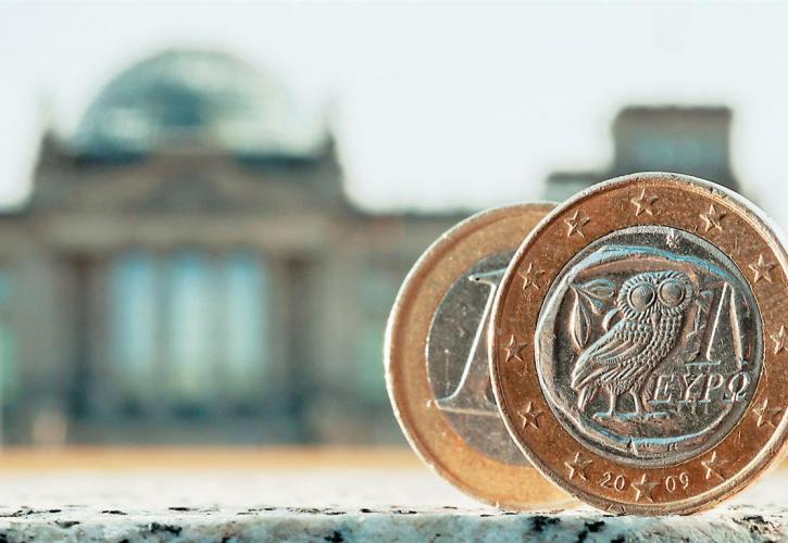 Oριακή πτώση σημειώνει το ευρώ