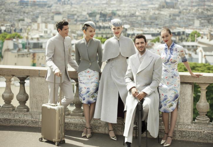 Με στολές haute couture ντύνει το πλήρωμά της η Hainan Airlines