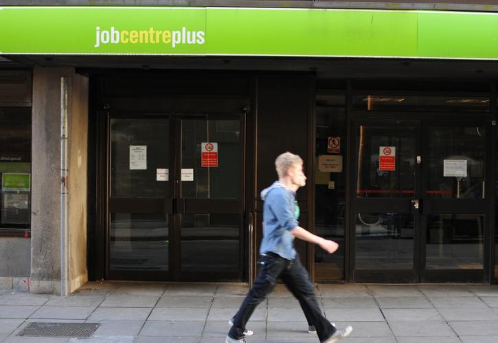 Στο χαμηλότερο επίπεδο από το 1975 η ανεργία στη Βρετανία