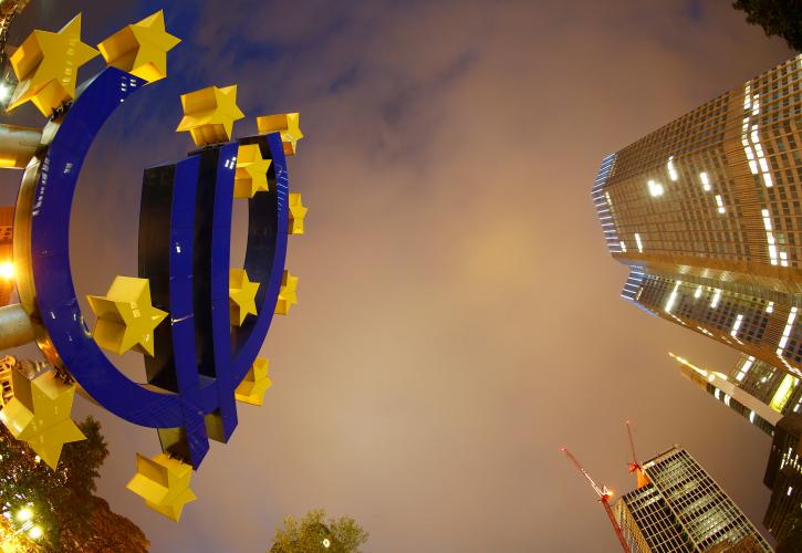 Ηedge funds και κεντρικοί τραπεζίτες «απογειώνουν» το ευρώ