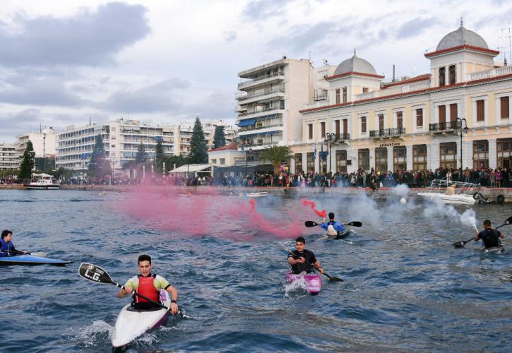 Στη θάλασσα της Χαλκίδας το πιο εντυπωσιακό καρναβάλι (pics)