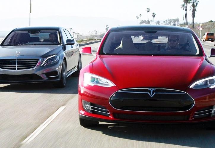 Η Mercedes κηρύσσει «ηλεκτρικό πόλεμο» στην Tesla