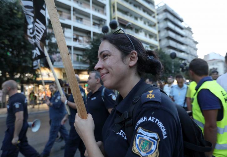 Διάκριση εις βάρος των γυναικών το όριο ύψους στις σχολές της Αστυνομίας