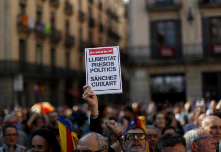 Aναστολή της αυτονομίας της Καταλονίας εξετάζει η Μαδρίτη