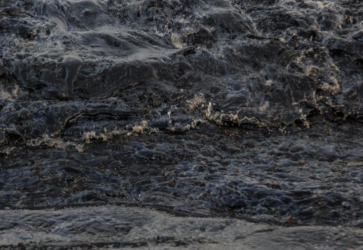 Θαλάσσια ρύπανση στο Κερατσίνι: Δύο συλλήψεις