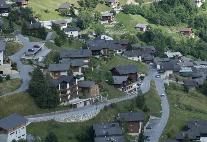 Ελβετικό χωριό προσφέρει 21.500 ευρώ για να προσελκύσει κατοίκους