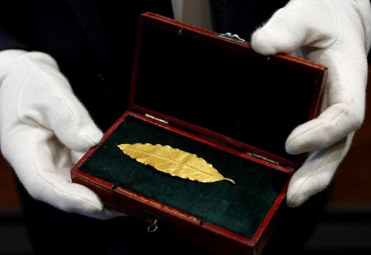Έναντι 625.000 ευρώ πουλήθηκε χρυσό φύλλο από το στέμμα του Ναπολέοντα
