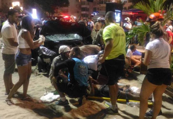 Αυτοκίνητο έπεσε πάνω σε πεζούς στην Κοπακαμπάνα (pics & vid)