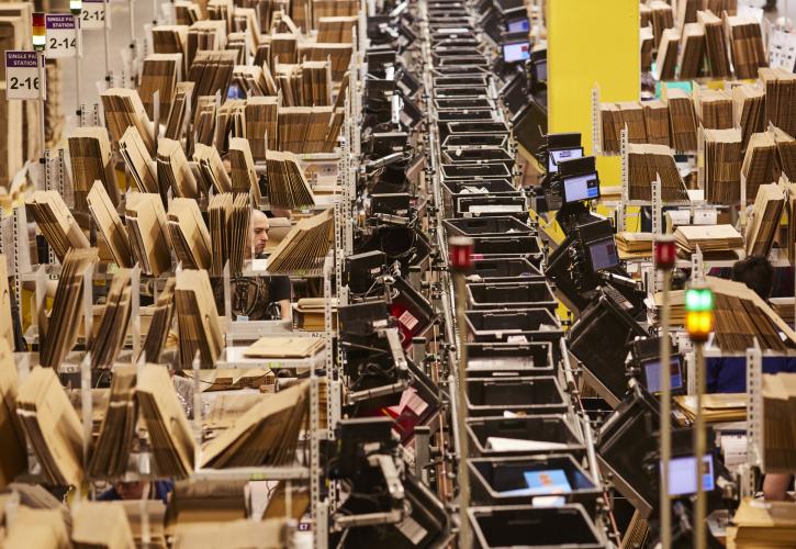 Amazon και Facebook απειλούν την παγκόσμια οικονομία