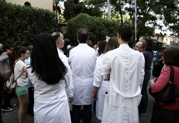 Νοσοκομειακοί γιατροί κατά Τσίπρα για την ομιλία στη ΔΕΘ