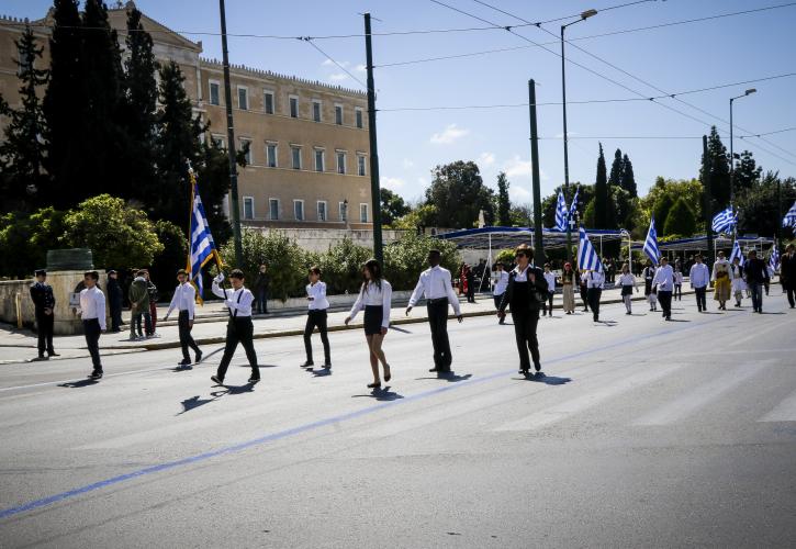 Μαθητική παρέλαση στο κέντρο της Αθήνας (pics)