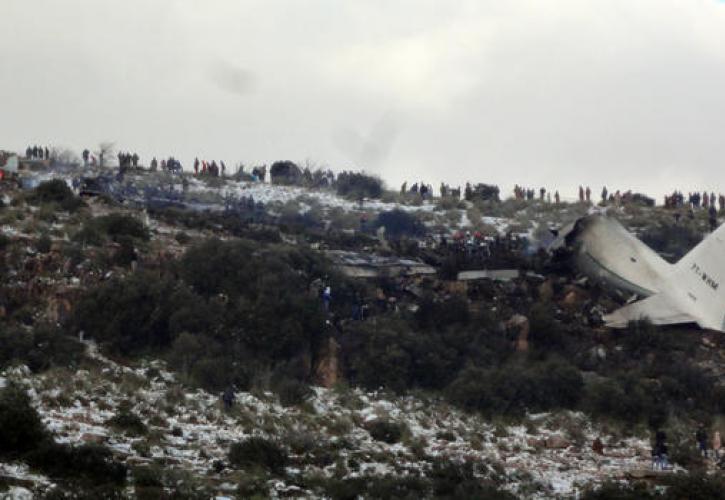 Αλγερία: Μαρτυρίες για φωτιά στο μοιραίο αεροσκάφος 