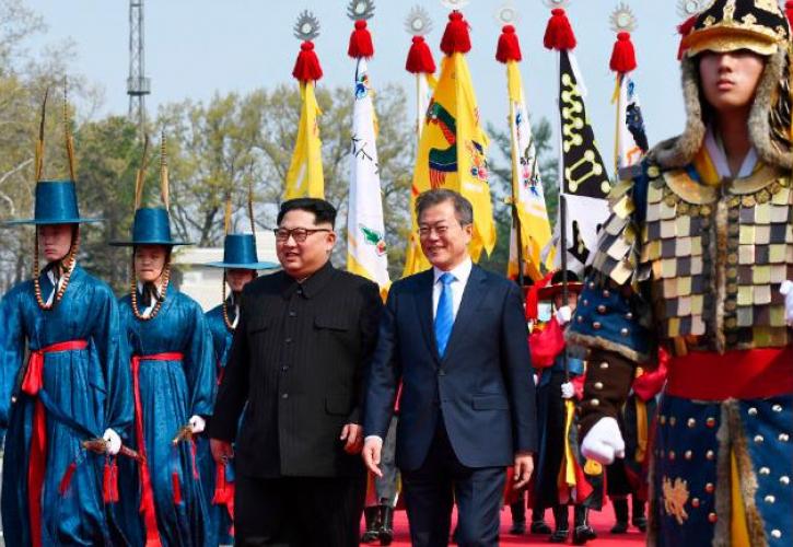 Ο Κιμ Γιονγκ Ουν επισκέπτεται τη Νότια Κορέα για συζητήσεις