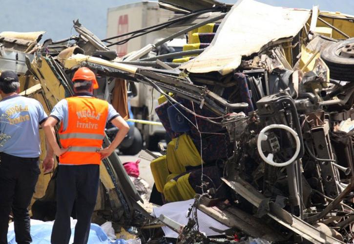 Τουρκία: 23 οι νεκροί από το δυστύχημα με λεωφορείο