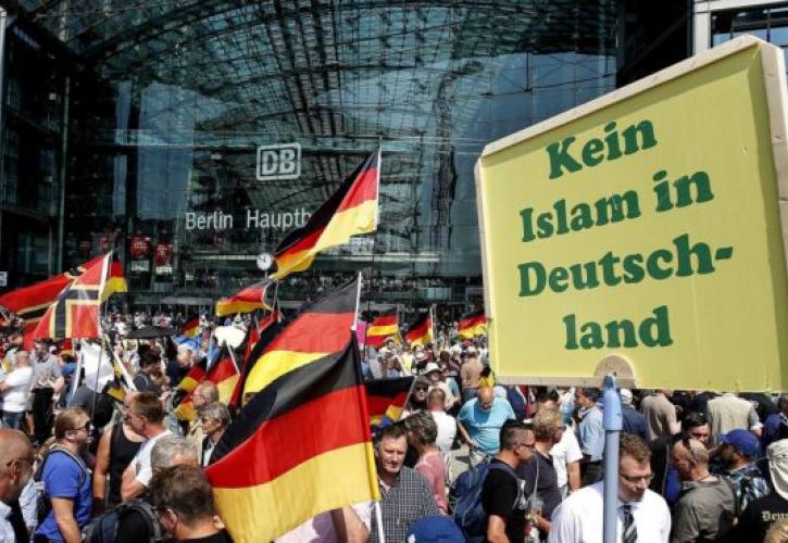 Βερολίνο: Αντιδιαδήλωση σε πορεία του ξενοφοβικού AfD