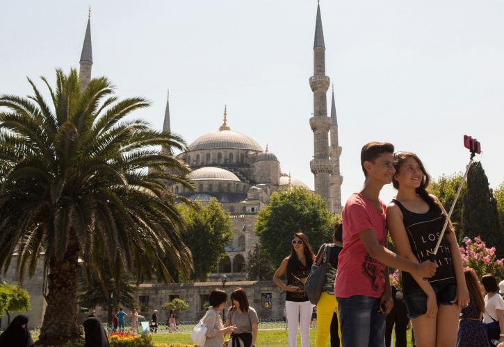 Η «βουτιά» της λίρας αναζωπυρώνει τον τουρισμό στην Τουρκία