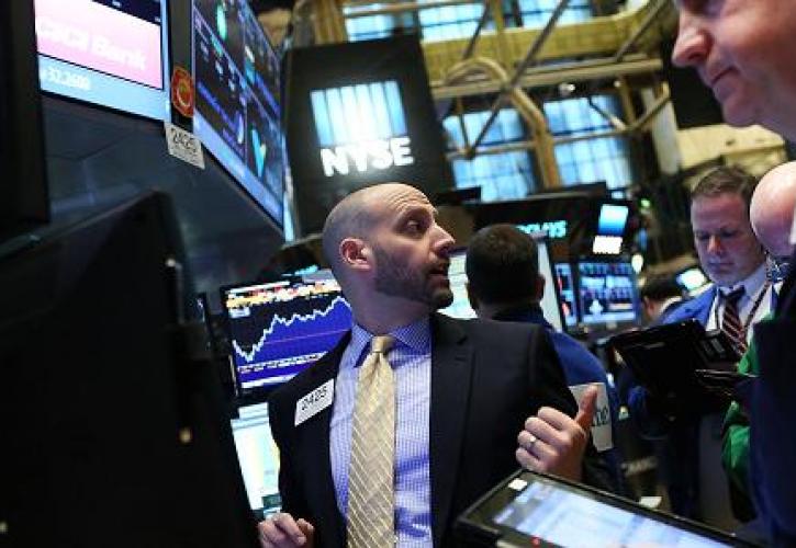 Wall Street: «Βουτιά» 420 μονάδων για τον Dow Jones
