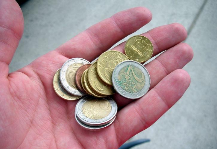 Στα 12 ευρώ το μήνα «κόβεται» το ΕΚΑΣ από τον Ιανουάριο του 2019