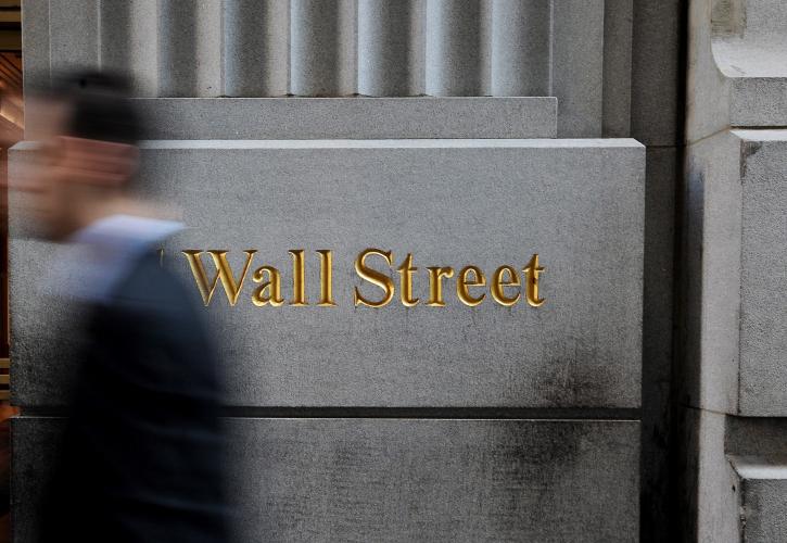 Με αρνητικό πρόσημο ξεκινά την εβδομάδα η Wall Street