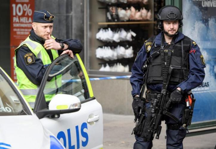 Σουηδία: Δύο τραυματίες από πυροβολισμούς σε μπαρ