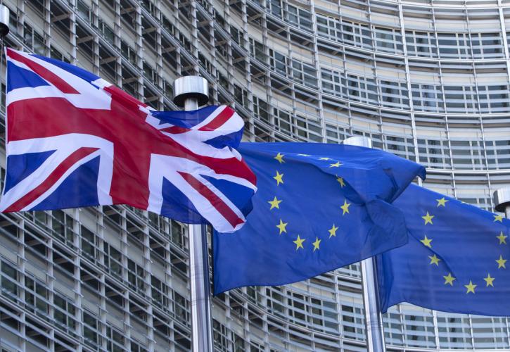 Μπαρνιέ: Πιθανή μια «φιλόδοξη» συμφωνία για το Brexit