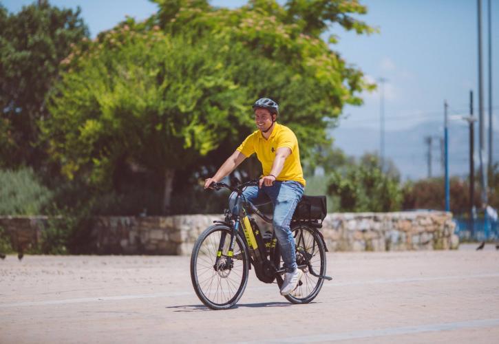 Ντελίβερι με ηλεκτρικά ποδήλατα κάνουν τα Coffee Island