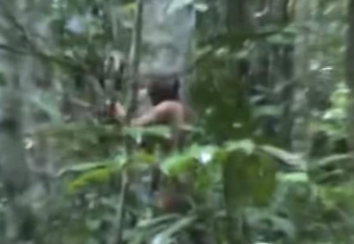 Βαθιά στη ζούγκλα του Αμαζονίου ζει ο πιο μοναχικός άνθρωπός της Γης (pics & vid)