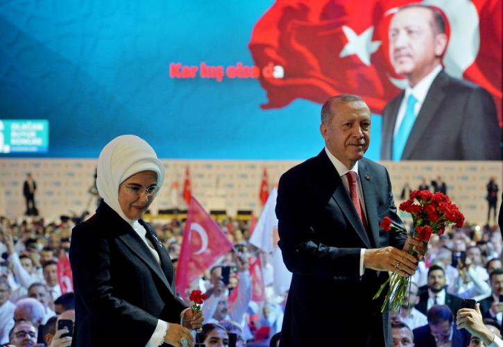 Ανασχηματισμό στο κόμμα προγραμματίζει ο Ερντογάν