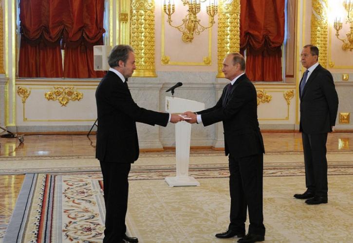 Κυβερνητικό «αλαλούμ» για τις εξελίξεις με τον Έλληνα πρέσβη στη Μόσχα