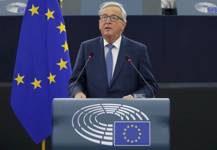 Γιούνκερ σε Τραμπ: «Όχι» σε νέες αποχωρήσεις από την ΕΕ