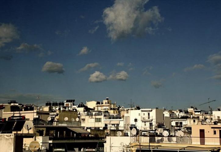 Fitch: Θα πέσουν και άλλο οι τιμές κατοικίας στην Ελλάδα