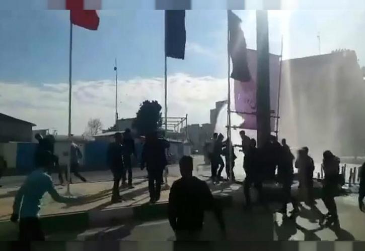 Ιράν: Άνοιξαν πυρ σε στρατιωτική παρέλαση