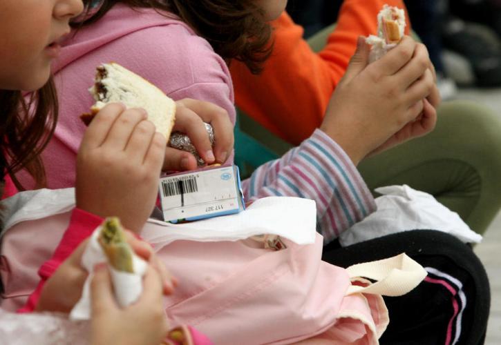 Σε 954 δημοτικά σχολεία θα χορηγούνται σχολικά γεύματα