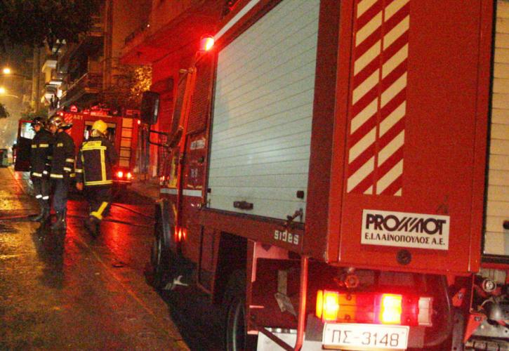 Φωτιά σε φορτηγό στην Εθνική Οδό Αθηνών-Λαμίας
