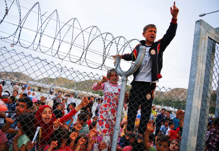 Spiegel: Νησί των καταραμένων η Λέσβος με το προσφυγικό